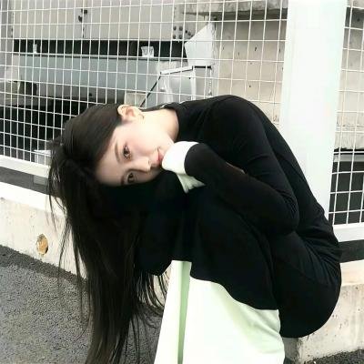 三个摩登女性